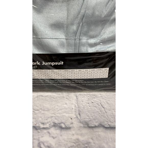 Spirit Halloween Adult Shark Jumpsuit Costume Size L/XL Plush Hooded Gray New - Picture 4 of 4